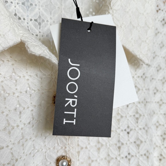 NWT! JOOR'TI Women's Ivory Collared Lace Blouse with Pearl Button Accents Size M - Picture 8 of 10